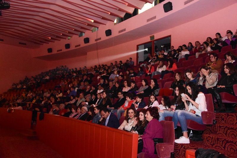 Linda de Suza au Casino Du Liban